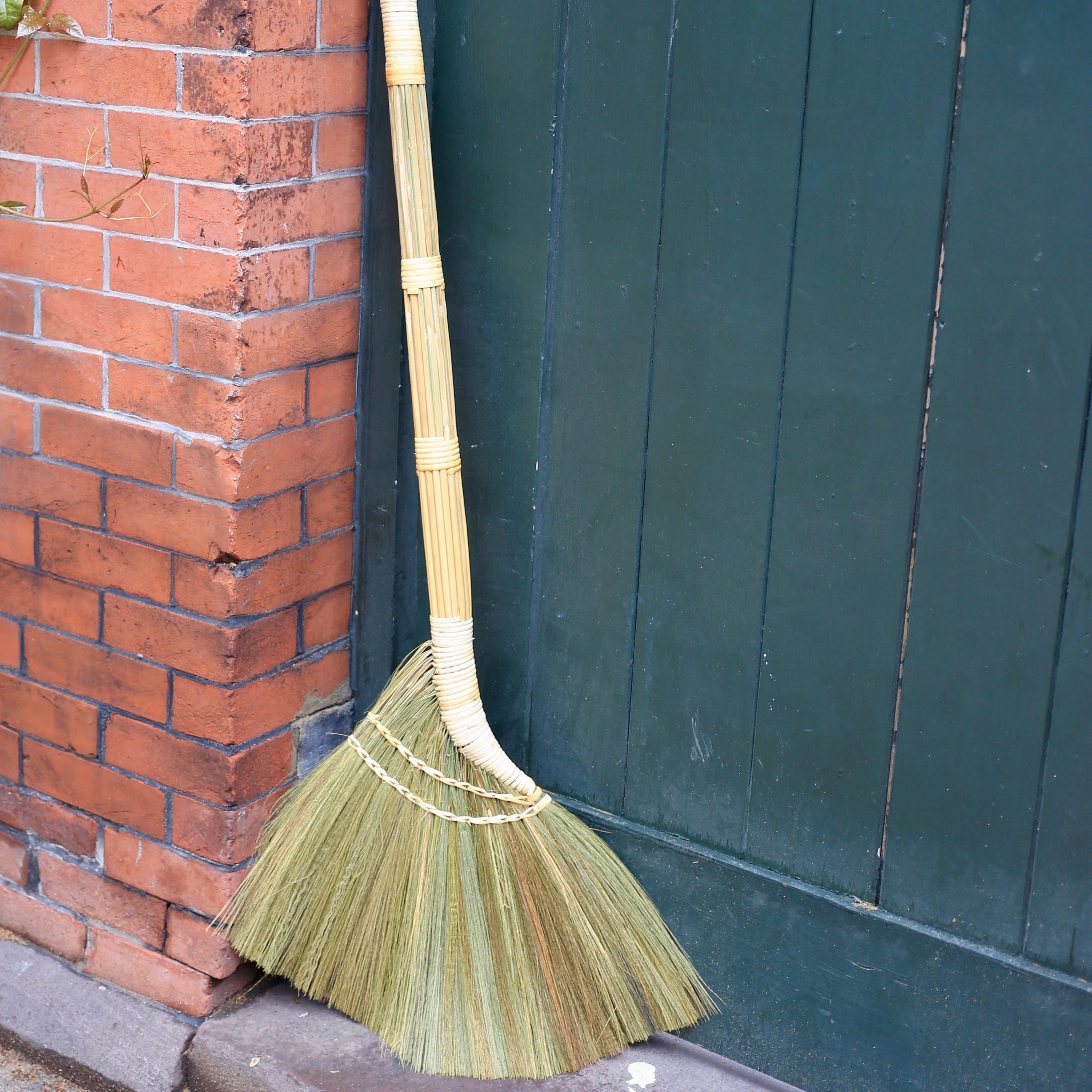Jhoi Broom - Classic Edition (Chổi Mây Cổ Điển)