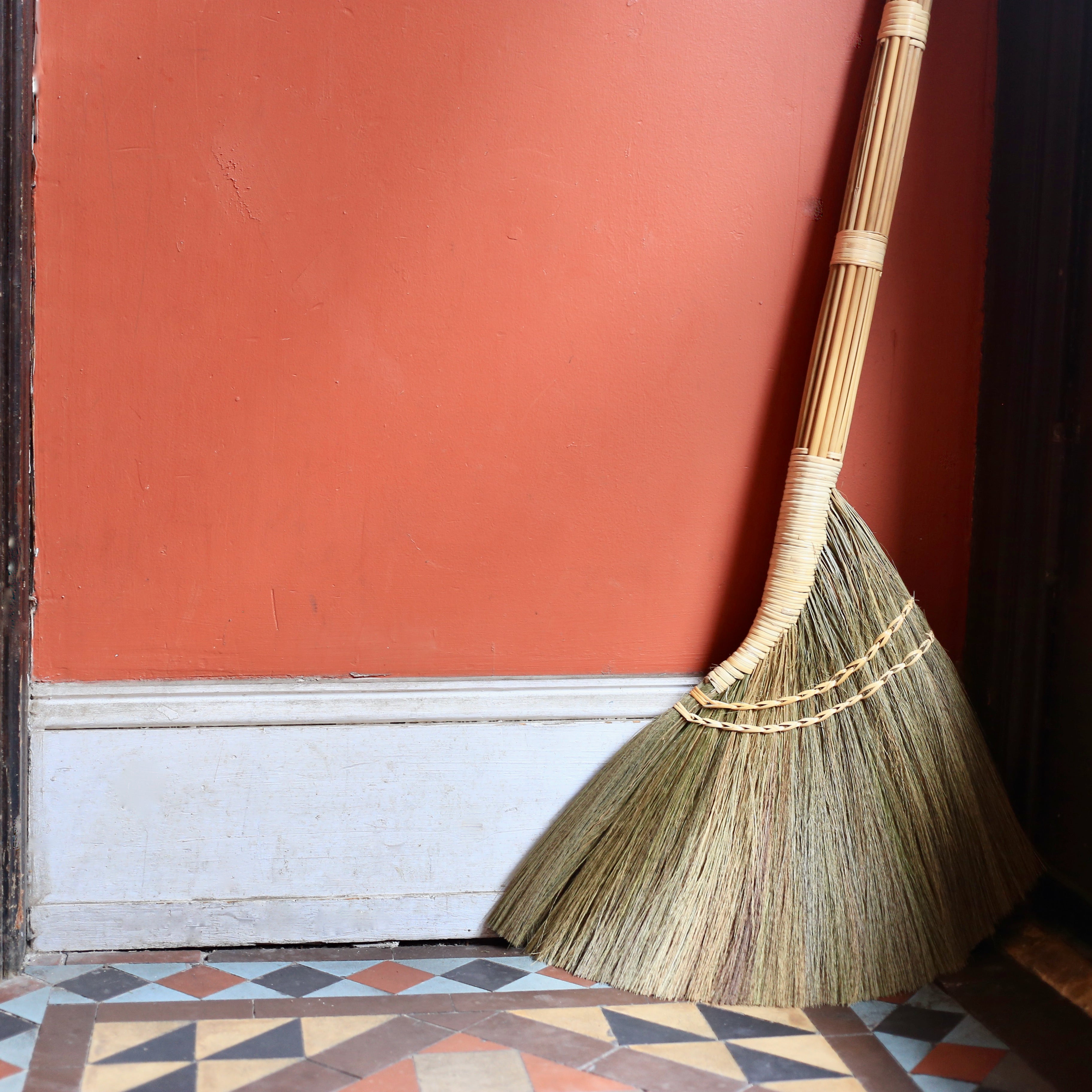 Jhoi Broom - Classic Edition (Chổi Mây Cổ Điển)