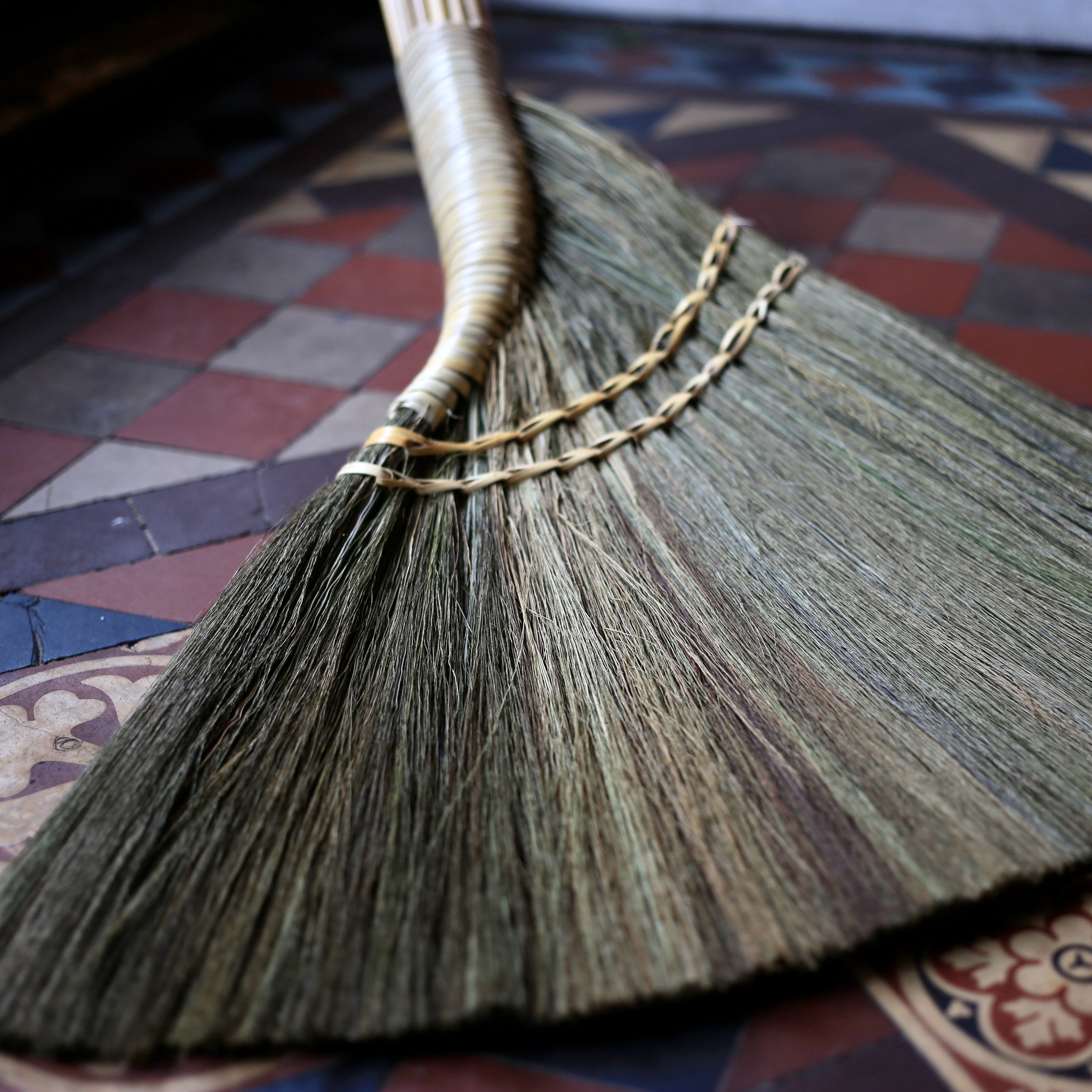Jhoi Broom - Classic Edition (Chổi Mây Cổ Điển)