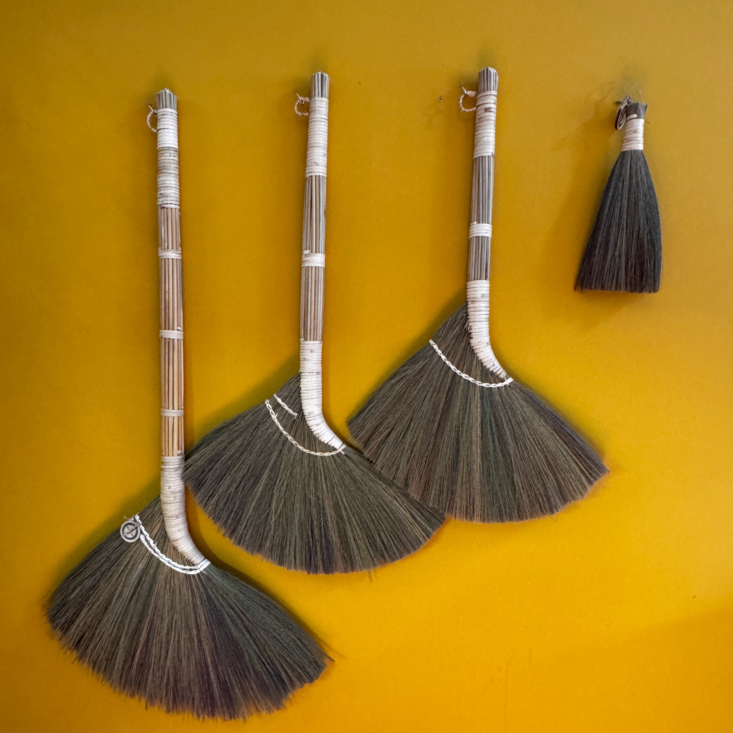 Jhoi Broom - Classic Edition (Chổi Mây Cổ Điển)